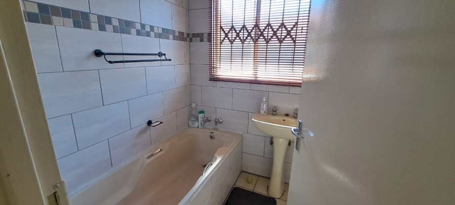 3 Bedroom Property for Sale in Tlhabane West North West